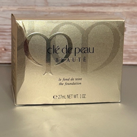 Cle de Peau Beaute The Foundation, Shade B10, SPF 22, NIB, Anti-Aging Makeup - Picture 2 of 11